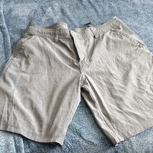 Hang Ten Men's Light Gray Flat Front Casual Shorts